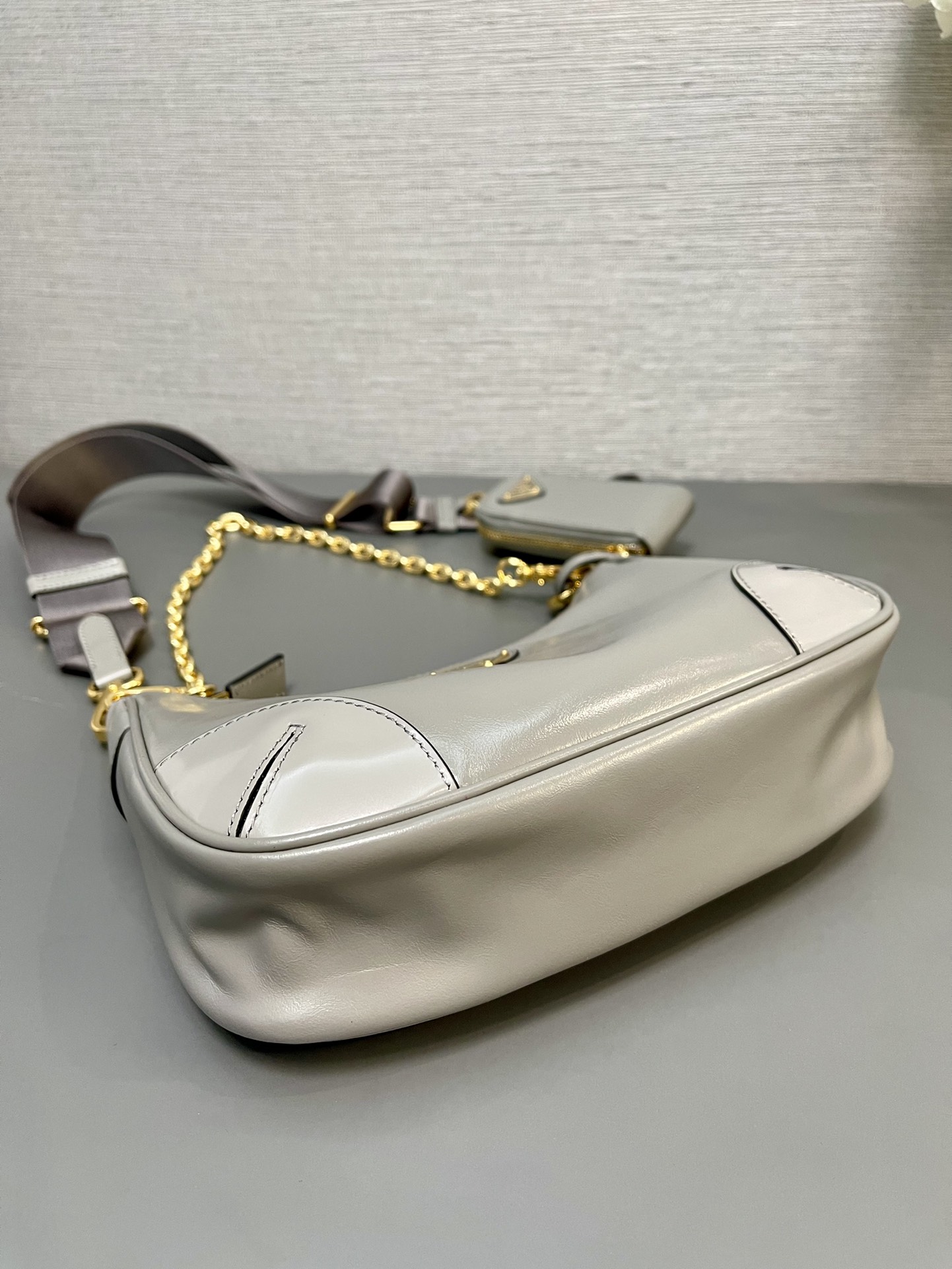 Prada Oil Wax Leather Re Edition 2005 Shoulder Bag Grey 1BH204